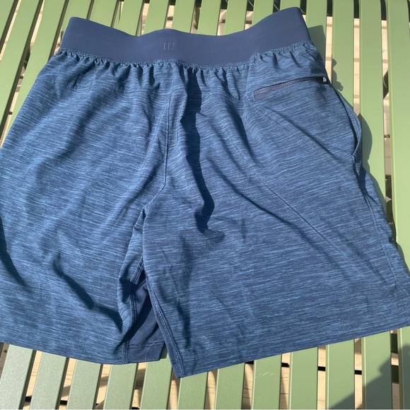 Lululemon T.H.E 7” linerless shorts Size M Heathered Blue - Picture 3 of 9